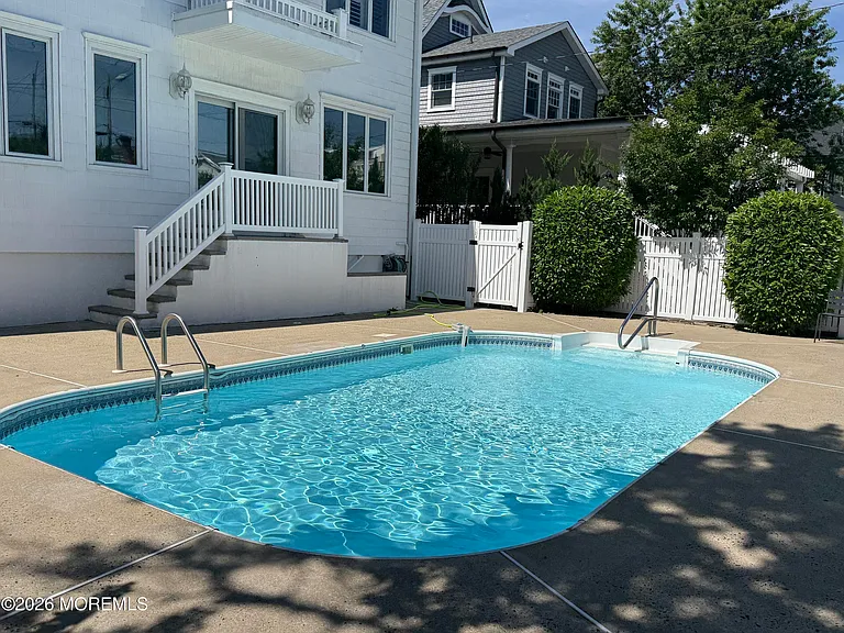 120 Garfield Ave — Photo 6