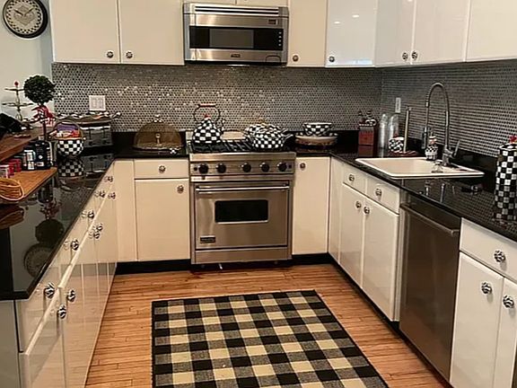 4th image of 424 W Broadway #22
