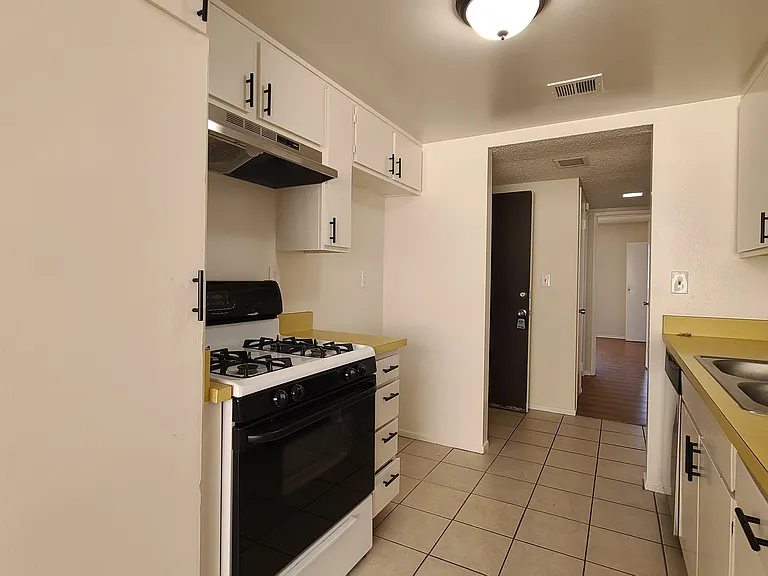 Baltimore Apartments — Photo 10