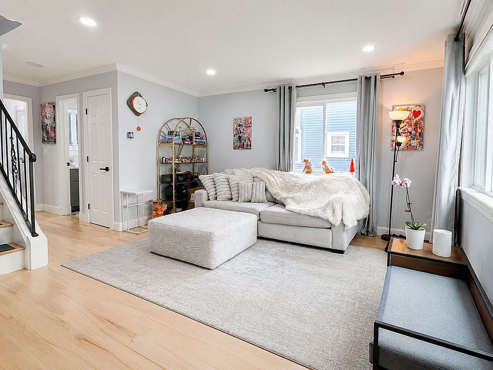 1st image of 14 Ferris Ave