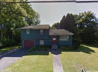 35 Meadowbrook Rd, Queensbury, NY 12804