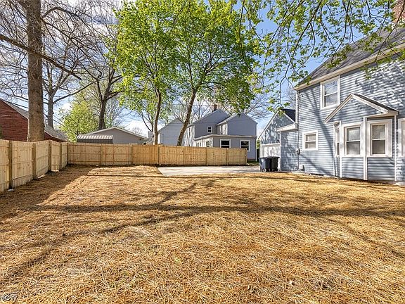 3rd image of 593 Mineola Ave
