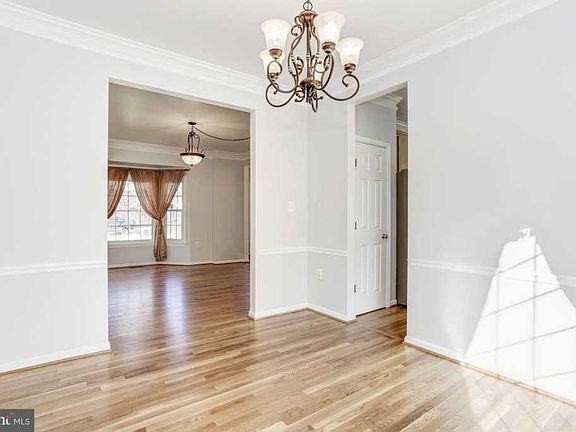 3rd image of 2 Newmarket Ct