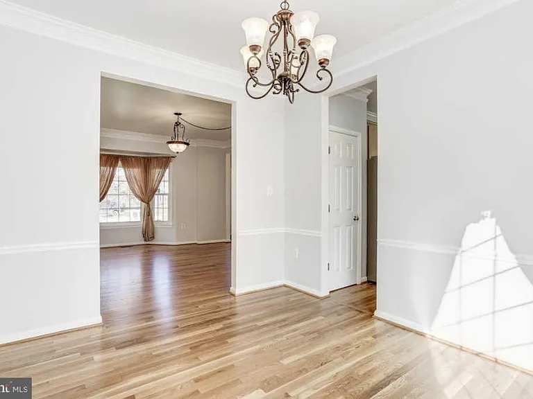2 New Market Ct — Photo 3
