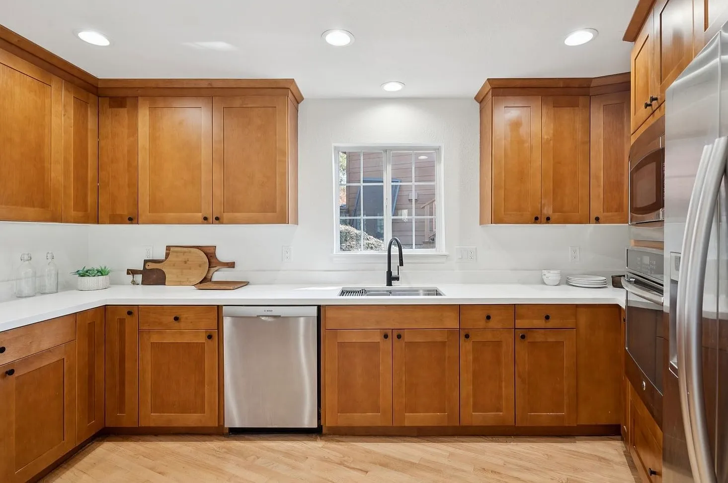 3 bed, 2.5 bath, 2490 sqft, $6,200 — Photo 4