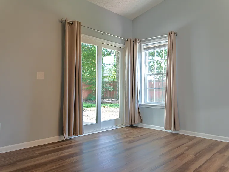 2117 Heathwood Dr — Photo 11