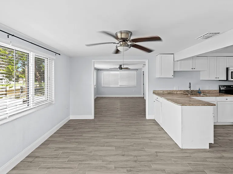 13916 Sommers Ave — Photo 15