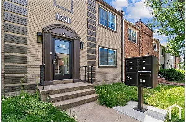 Building Photo - 1241 Raum St NE #1