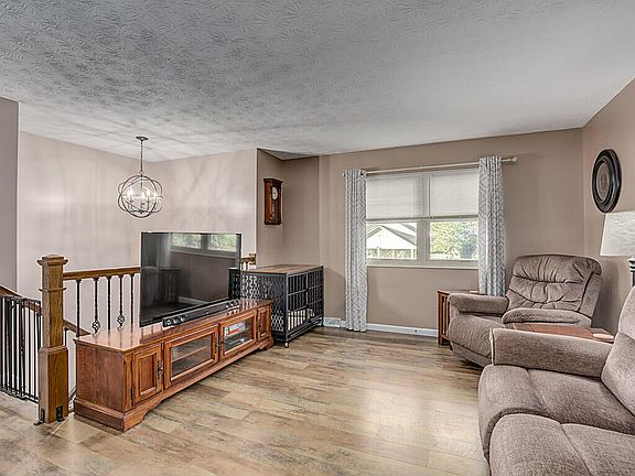 3rd image of 208 Kentaboo Ave