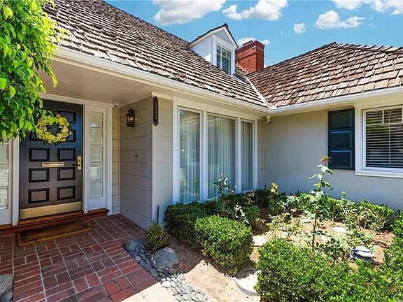 3rd image of 933 S Santa Anita Ave