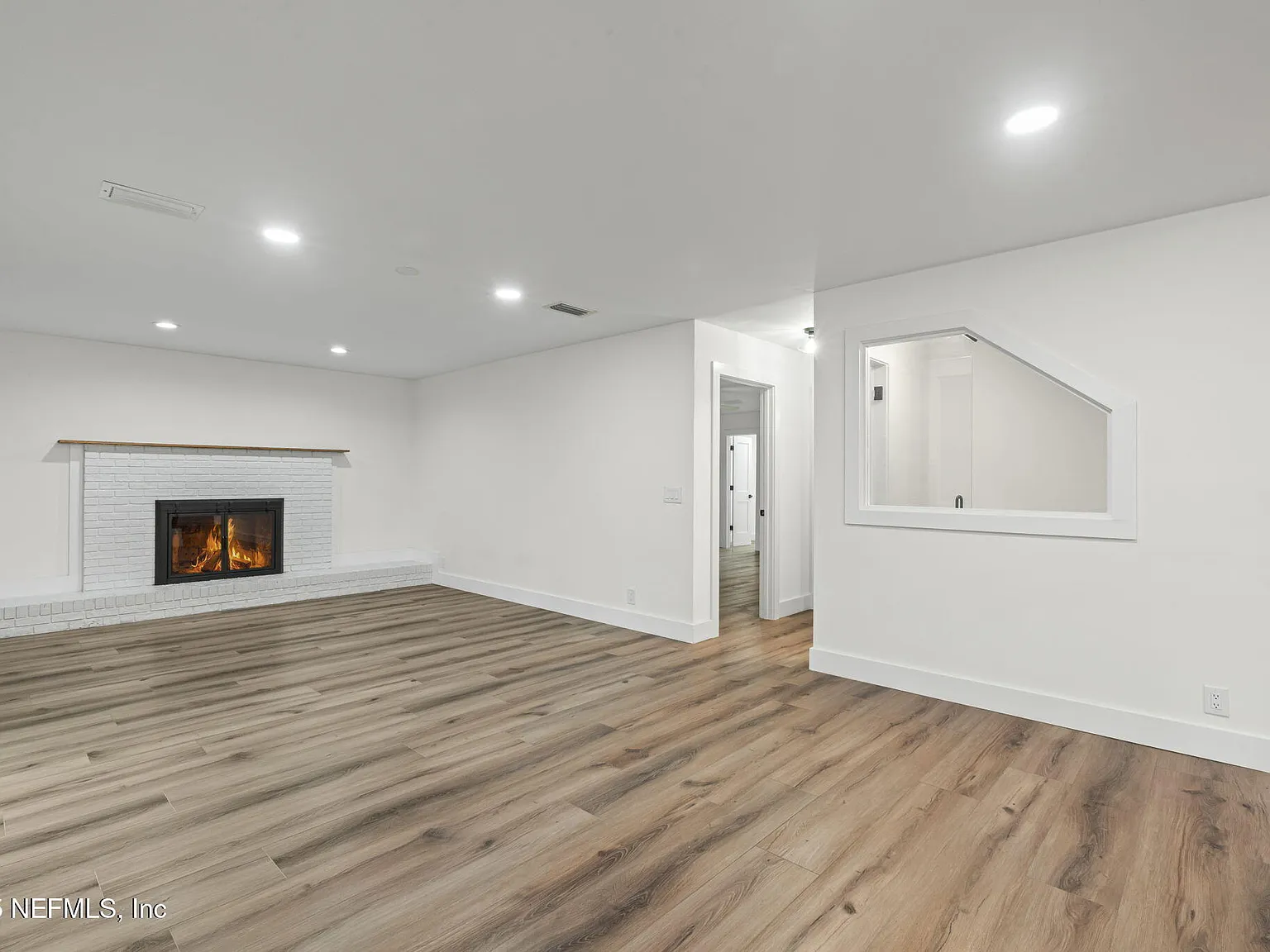 5 bed, 3.5 bath, 3159 sqft, $4,000 — Photo 2