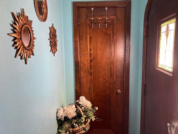 3rd image of 425 Hollister Ave