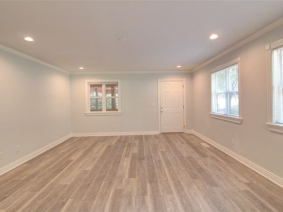 4th image of 13604 Redbud Dr