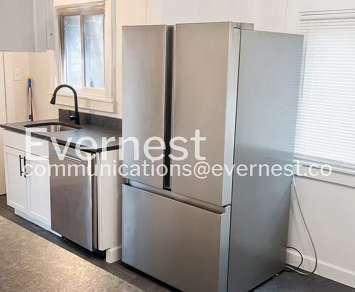 2730 Elliott Ave — Photo 4