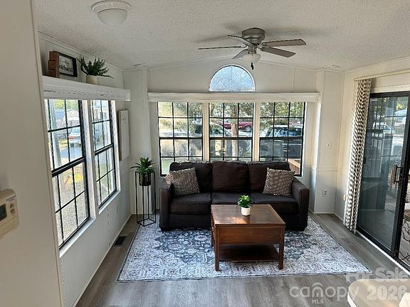 4th image of 104 Cherokee Trl