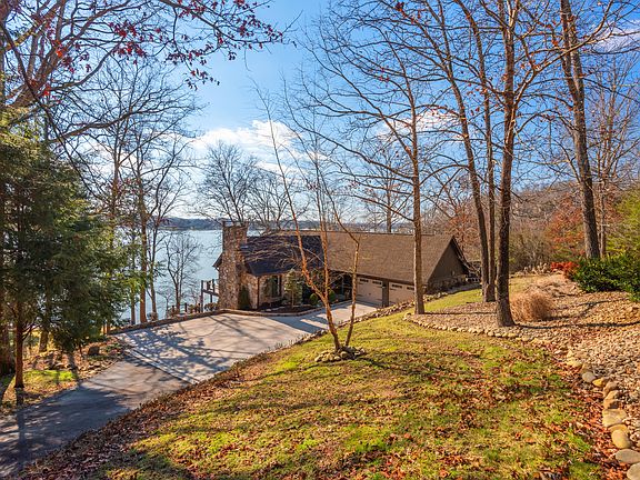 2nd image of 746 Twin Cove Cir
