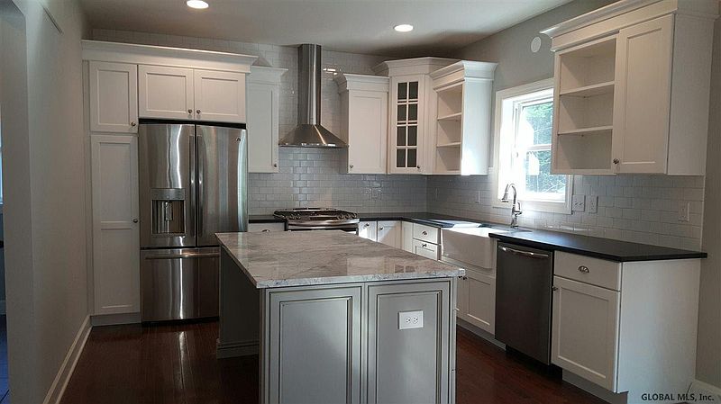 2nd image of 110 RICHMOND HILL Drive