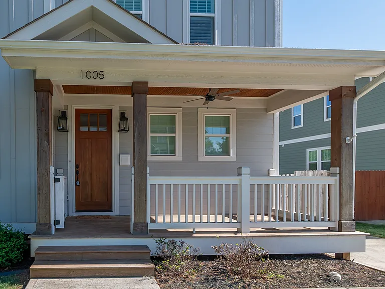 1005 State St — Photo 5