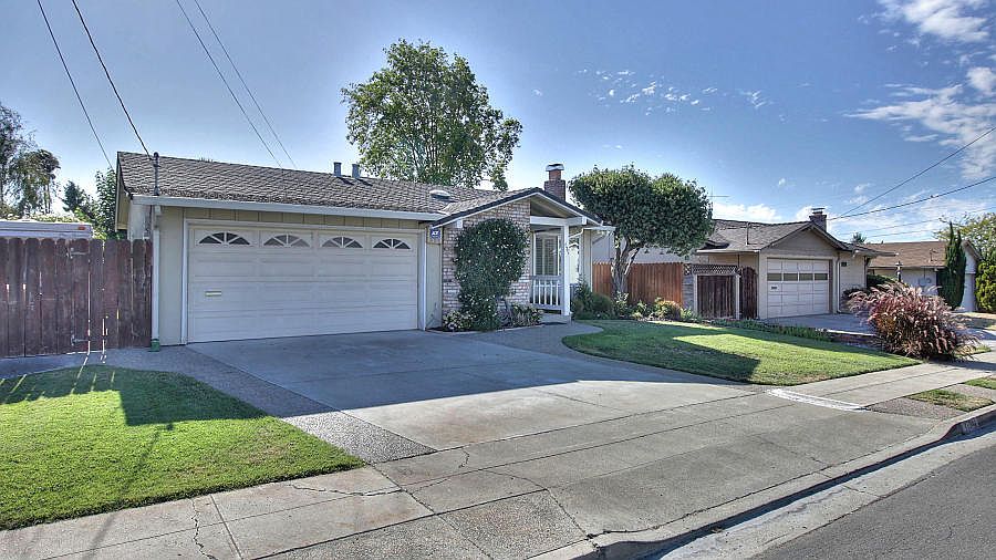1st image of 41943 Chadbourne Dr