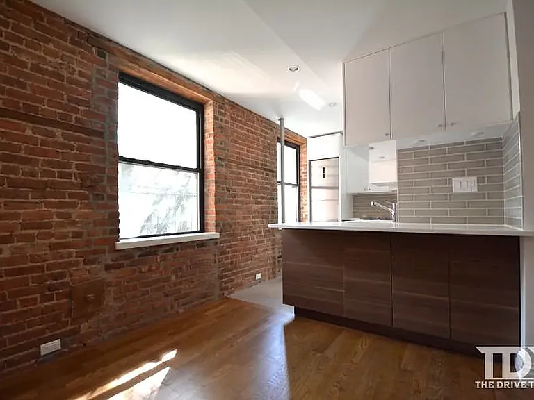 276 E 10th St #4A — Photo 3
