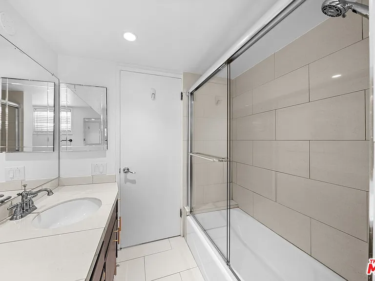 148 S Reeves Dr #4 — Photo 11