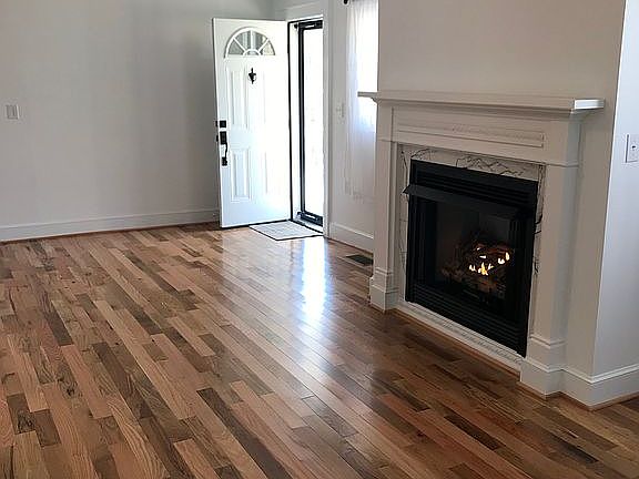 3rd image of 3804 Lippard Ln