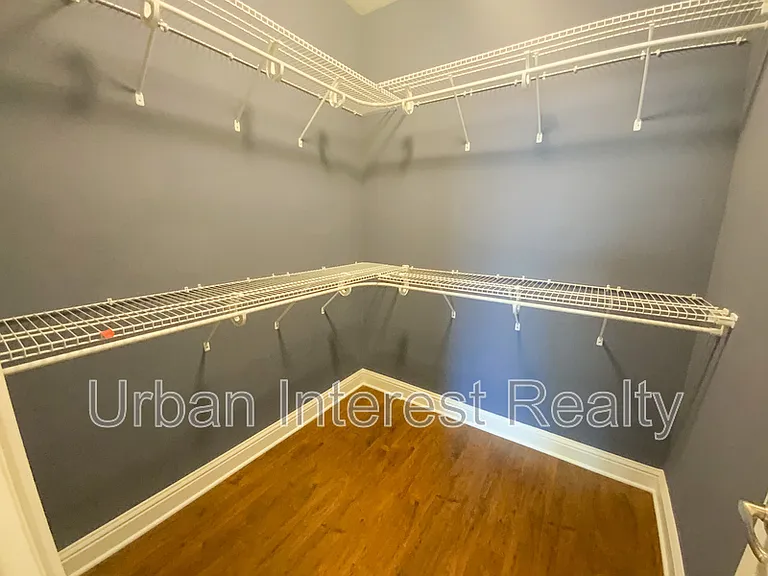 403 King St — Photo 11