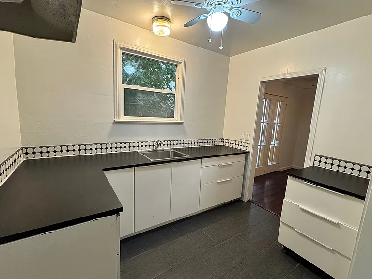 622 E St — Photo 5