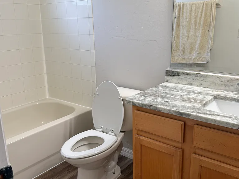 14408 Clarkson Dr — Photo 2