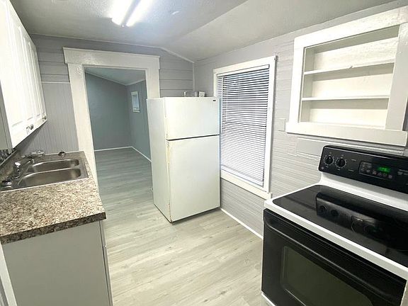 3rd image of 1014 13th Ave W #9320703