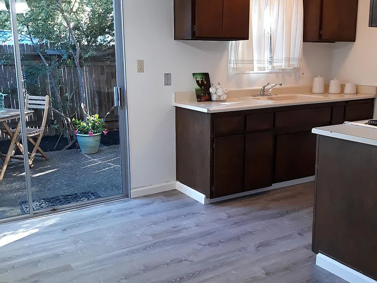 1530 Valle Vista Ave — Photo 7