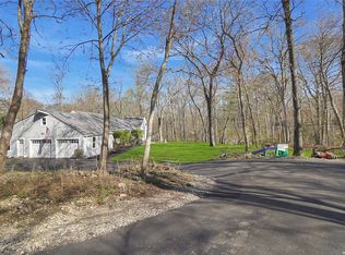 4 Valleywood Ct W, Saint James, NY 11780