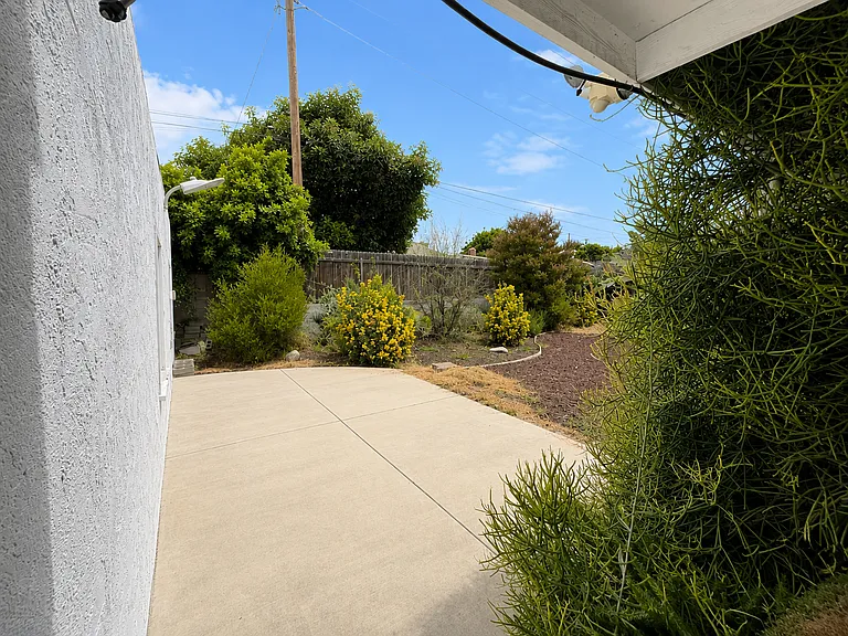 445 1/2 E Alisal Way — Photo 9