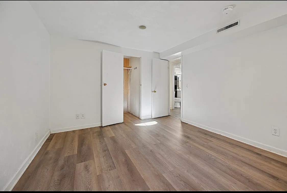 5 bed, 2016 sqft, $2,400 — Photo 3