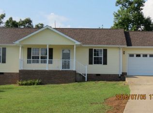 305 Sara Acres Dr, Tennessee Ridge, TN 37178