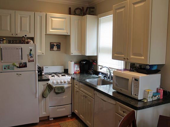 3rd image of 43 Vick Park #43-8