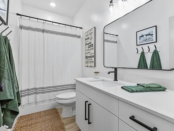 3rd image of 3131 Fleur Dr #313