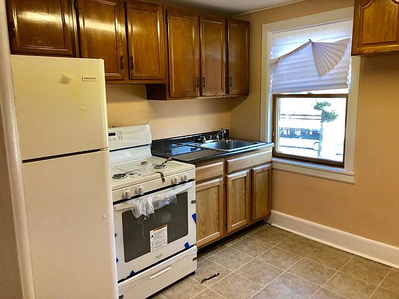 4th image of 3463 Hylan Blvd