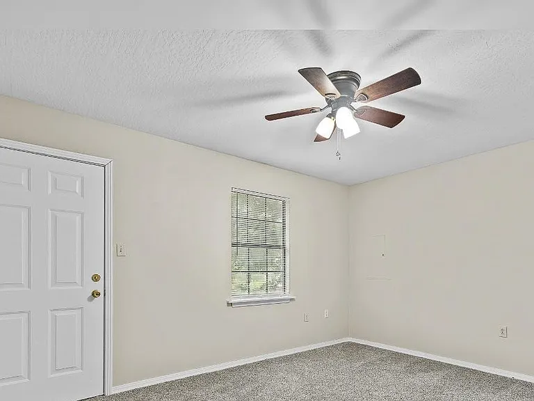 69 Hickory Knl #2 — Photo 18