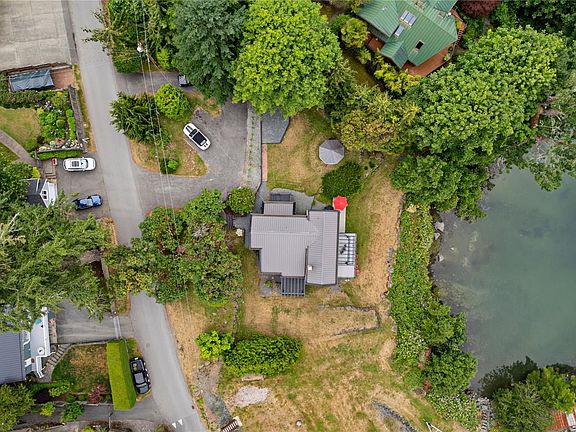 3rd image of 5025 Genoa Bay Rd