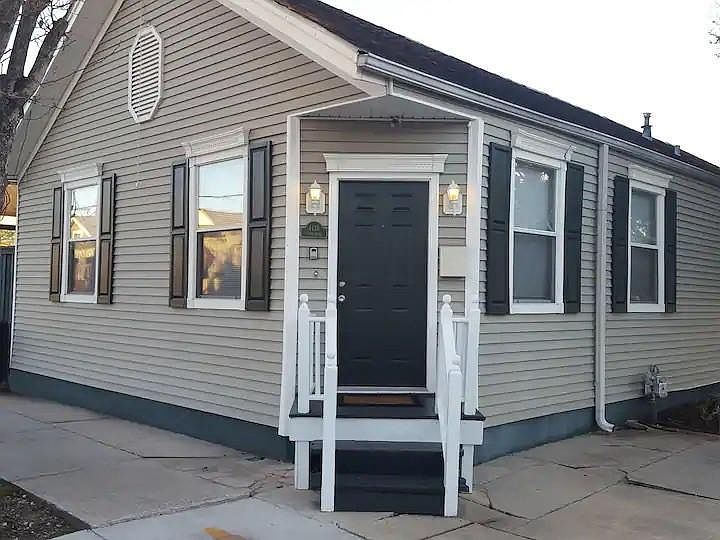 1st image of 4178 Toulouse St