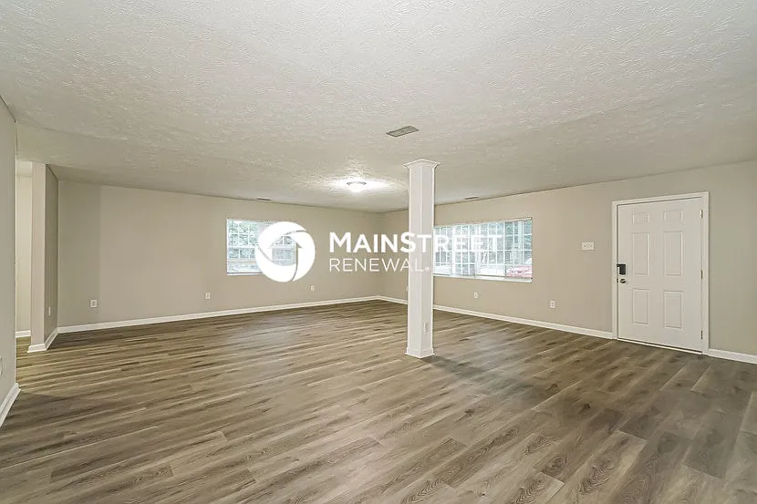 2135 E 75th Street — Photo 3