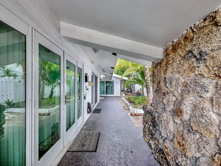 4548 N Ocean Dr #3 — Photo 5