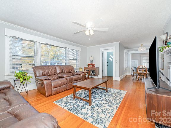 4th image of 755 N Skyland Dr