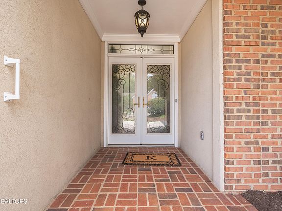 3rd image of 501 Glen Ives Way