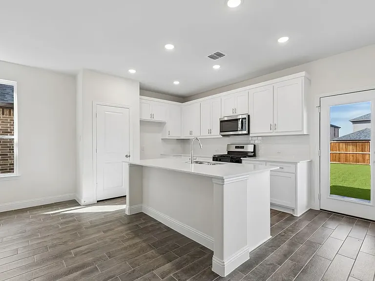 1013 Portina Dr — Photo 8
