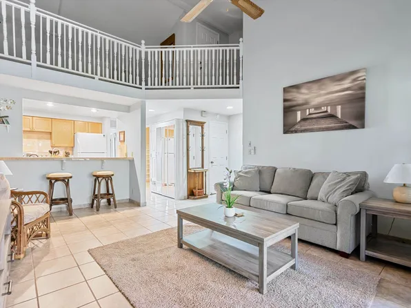 679 S Kihei Rd APT C204, Kihei, HI 96753