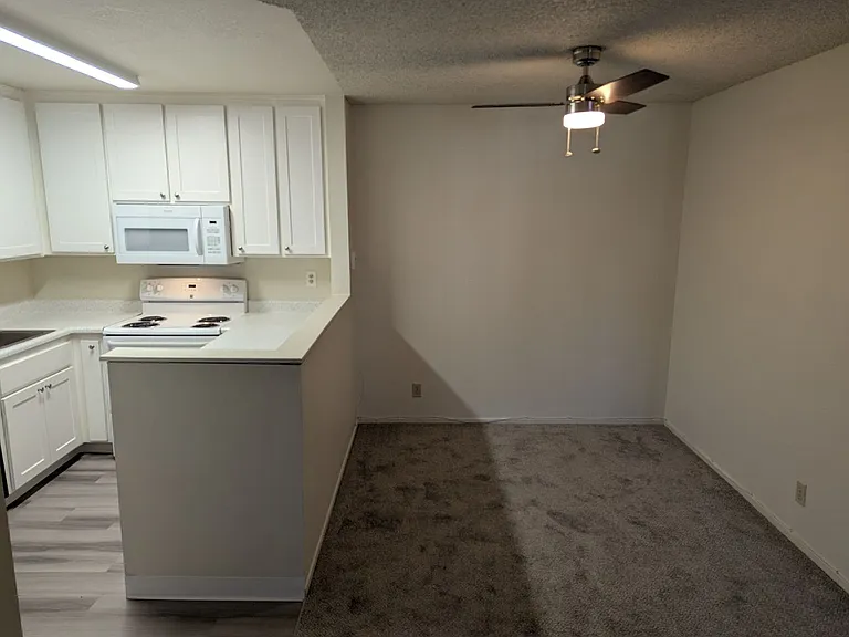 Eastlake Apartments — Photo 47
