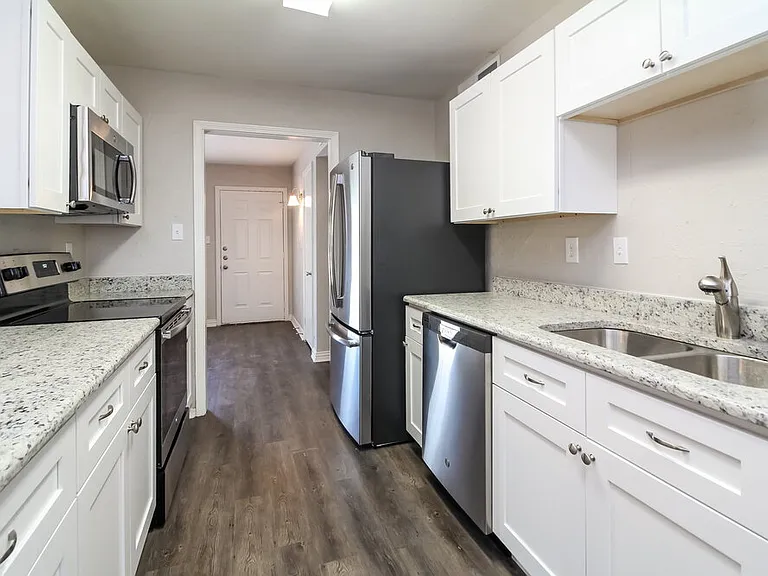 454 Kenya St — Photo 6