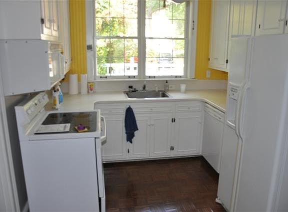 4th image of 822 White Oak Dr